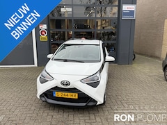 Toyota Aygo - 1.0 VVT-i x-play Automaat / Airco/ Apple Carplay/Android Auto/ Camera/ Led