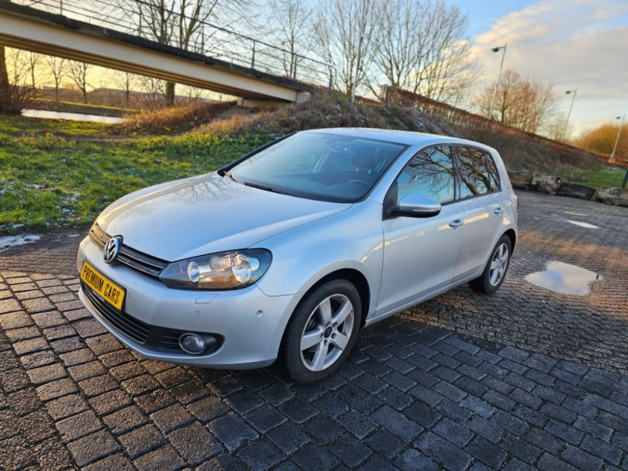 Volkswagen Golf - 1.2 TSI Comfortline BlueMotion Parkeerassist/Stoelverwarming/Cruise - AutoWereld.nl