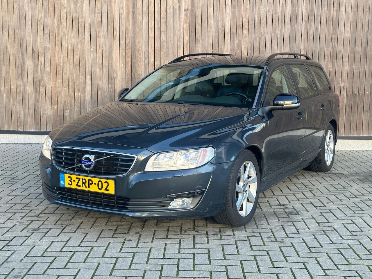 Volvo V70 - 2.0 D4 | XENON | LEDER | LMV | - AutoWereld.nl