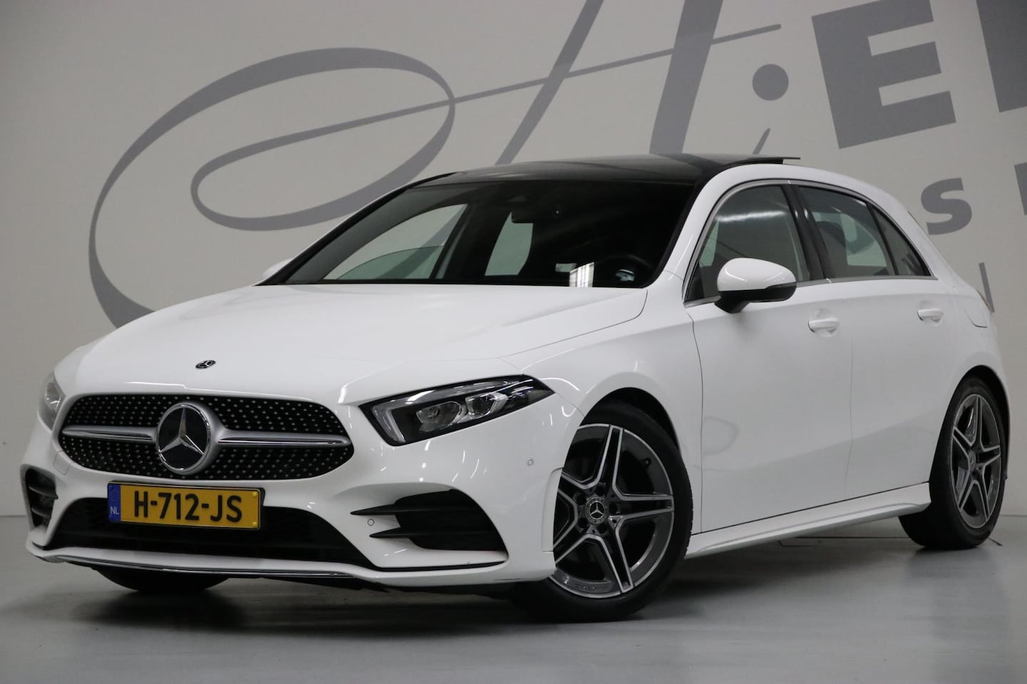 Mercedes-Benz A-klasse - 180 AMG-pakket/ panoramadak/ Widescreen - AutoWereld.nl