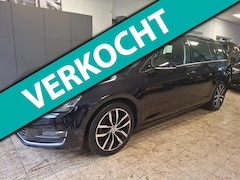 Volkswagen Golf Variant - 1.4 TSI Highline DSG 140PK Panoramadak / Navigatie / Trekhaak / Xenon / Parkeer Sensoren