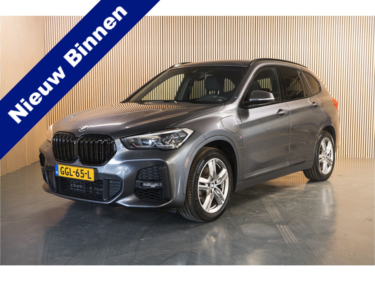 BMW X1 - xDrive25e Executive M- Sport - Stoelverwarming - AutoWereld.nl