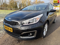 Kia Cee'd Sportswagon - 1.6 GDI First Edition 135PK met navigatie, camera en trekhaak