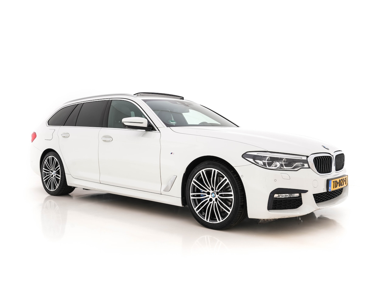 BMW 5-serie Touring - 530i High Executive M-PAKKET Aut. *PANO | HEAD-UP | DAKOTA-FULLL-LEATHER | FULL-LED | HARM - AutoWereld.nl