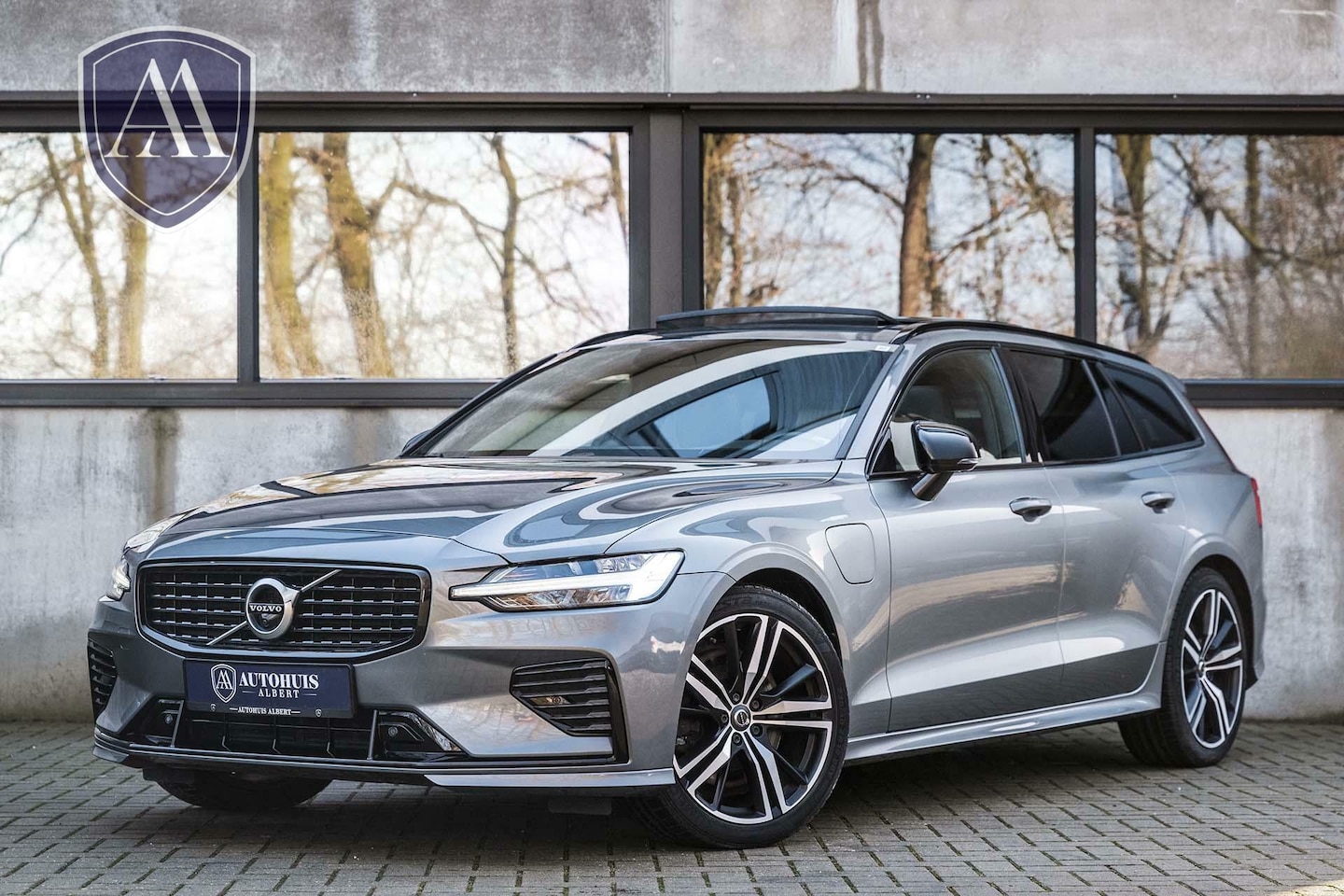 Volvo V60 - 2.0 T8 Recharge AWD R-Design B&W 360c Bodykit Pano - AutoWereld.nl