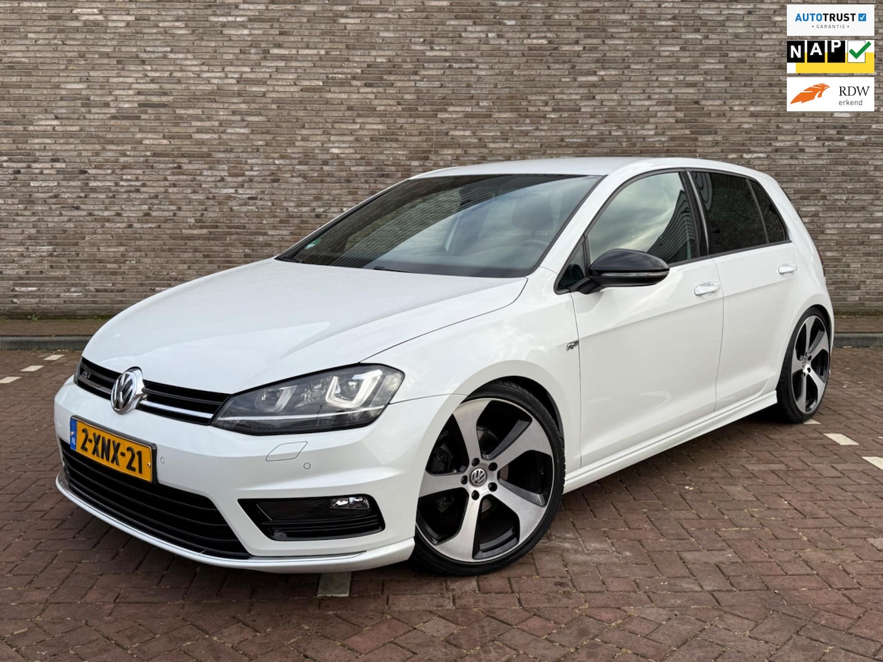 Volkswagen Golf - 1.4 TSI Highline|R-LINE|LM19''|AUTOMAAT|LED/XENON|NAVI|NIEUWSTAAT - AutoWereld.nl