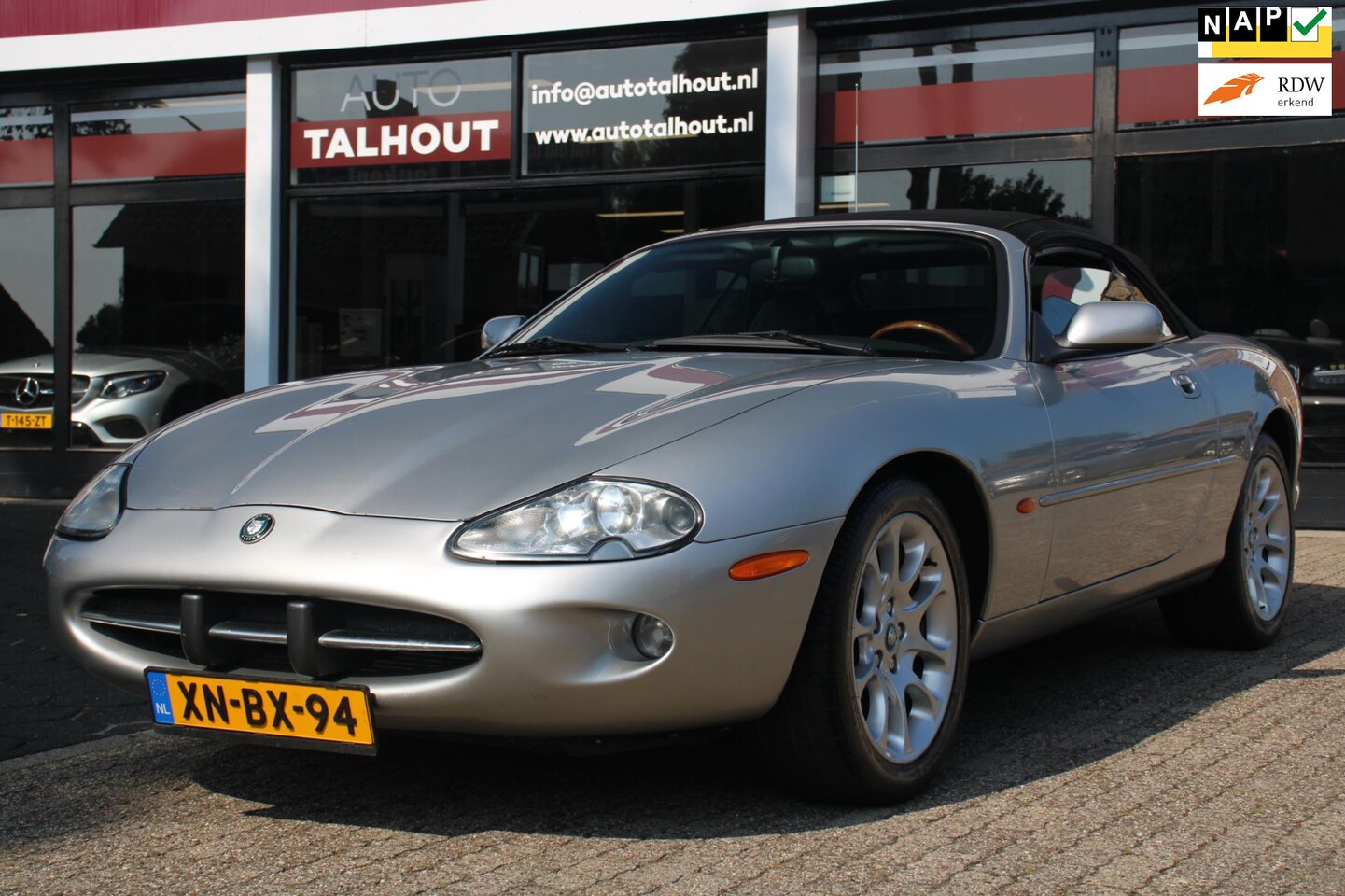 Jaguar XK - 4.0 V8 Convertible | Youngtimer | 17 jaar in bezit laatste eigenaar - AutoWereld.nl