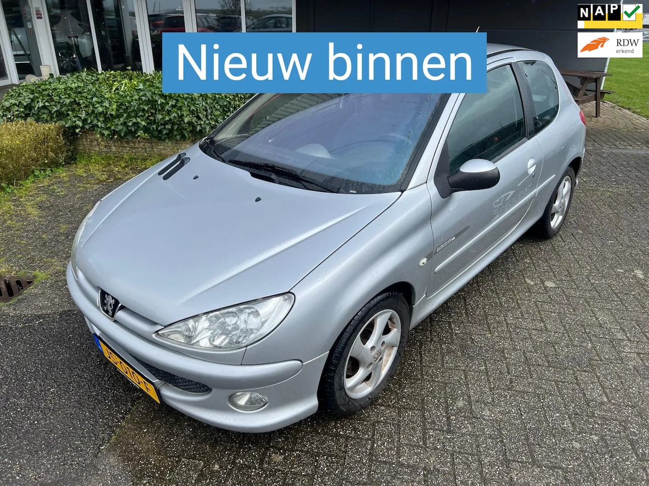 Peugeot 206 - 1.4-16V Quiksilver AIRCO/ALU/ELEKPACK - AutoWereld.nl