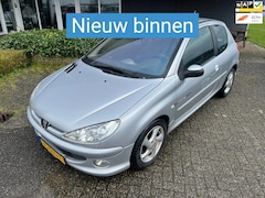 Peugeot 206 - 1.4-16V Quiksilver AIRCO/ALU/ELEKPACK