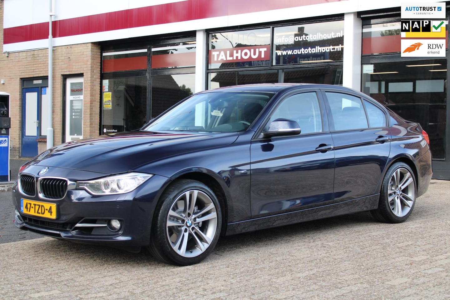 BMW 3-serie - 328i High Executive Sport - Sportstoelen - 245pk - F30 - Navigatie - NL auto - AutoWereld.nl