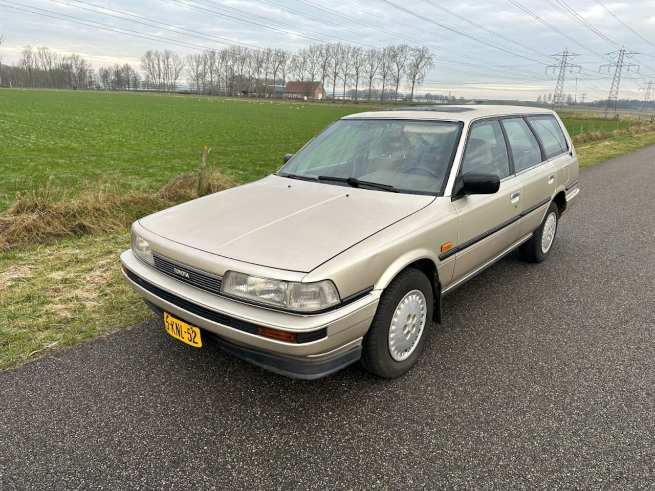 Toyota Camry Wagon - 2.0 GLi TC 16 2.0 GLi TC 16 - AutoWereld.nl