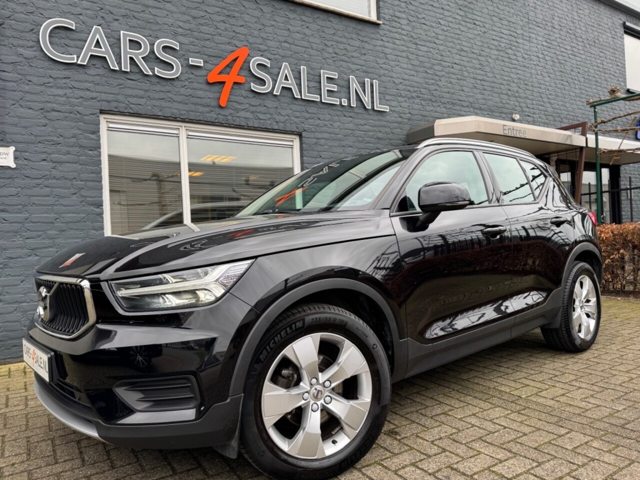 Volvo XC40 - 1.5 T3 Momentum +Chroom + 1/2 leder + Led + Nav+ 18 inch - 73dkm - AutoWereld.nl