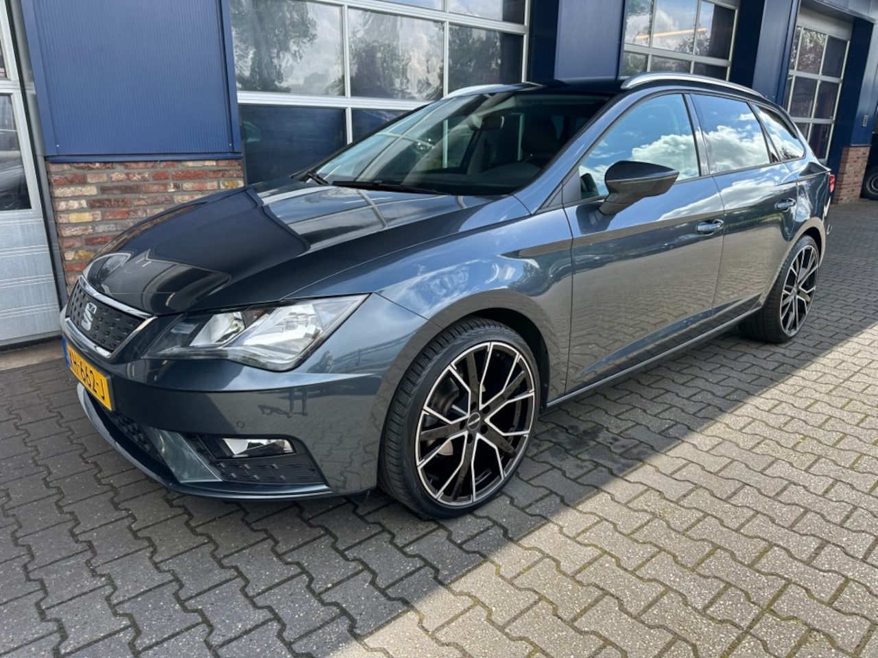 Seat Leon - 1.0 ECOTSI ST.BNSI. 19 INCH.  ALL.IN. - AutoWereld.nl