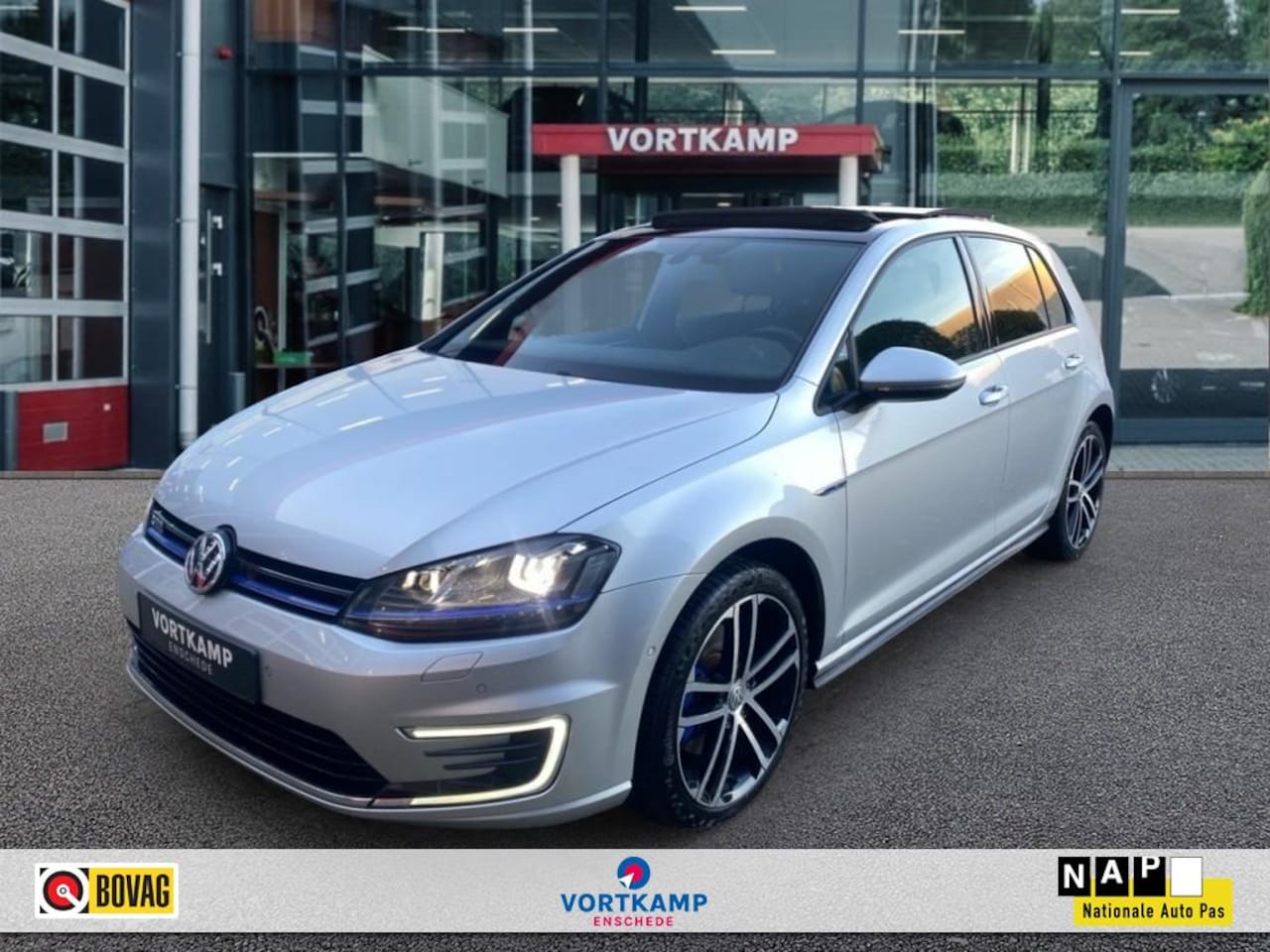 Volkswagen Golf - 1.4 TSI DSG GTE PANO-DAK/CAMERA/NAVI/CARPLAY/CRUISE/STOELVERW - AutoWereld.nl