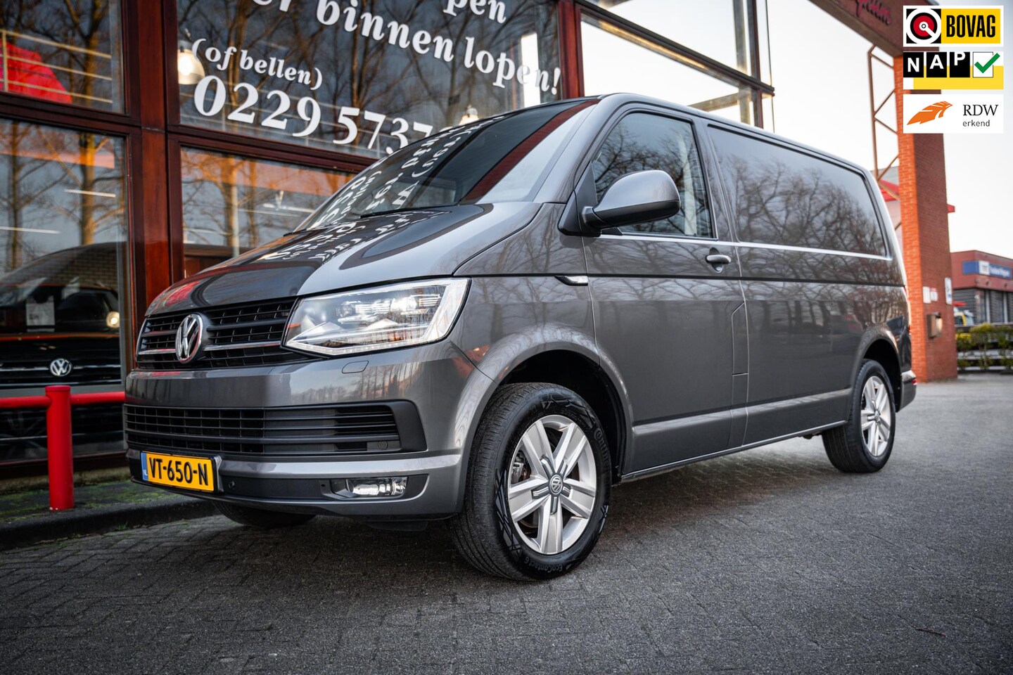 Volkswagen Transporter - 2.0 TDI L1 140pk Highline DSG aut. | Stoelverwarming | Led Koplampen | 3 zitplaatsen | Nav - AutoWereld.nl