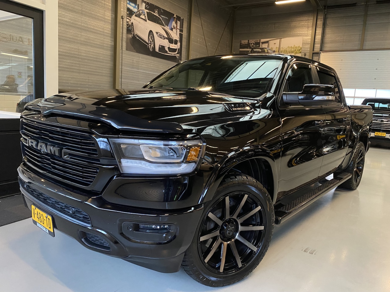 Dodge Ram 1500 - 5.7 V8 4x4 Crew Cab Laramie Adaptive Cruise, Pano, Leder - AutoWereld.nl