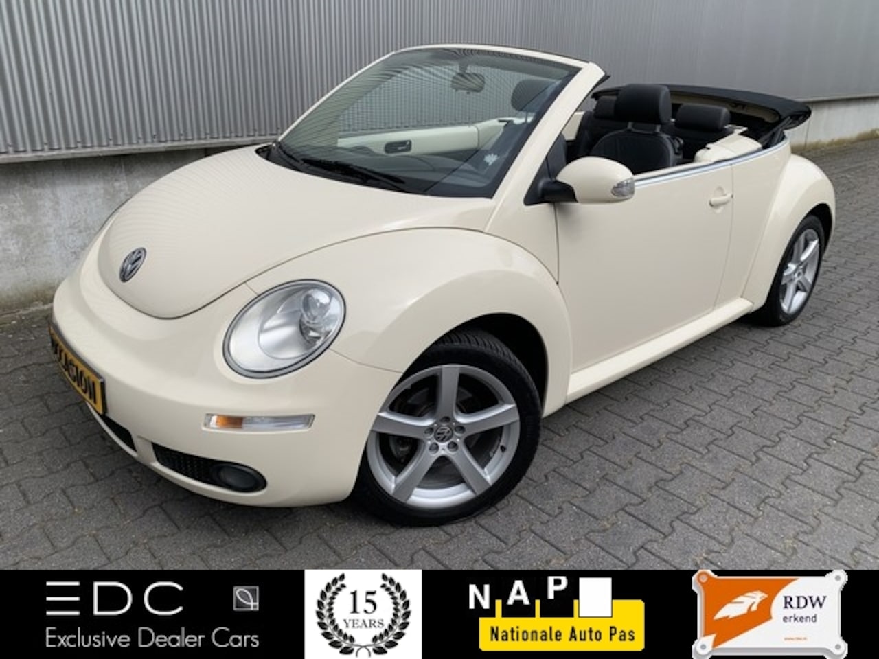 Volkswagen New Beetle Cabriolet - 1.6 Leder | Parkeersensoren | Airco | Stoelverwarming Etc. - AutoWereld.nl