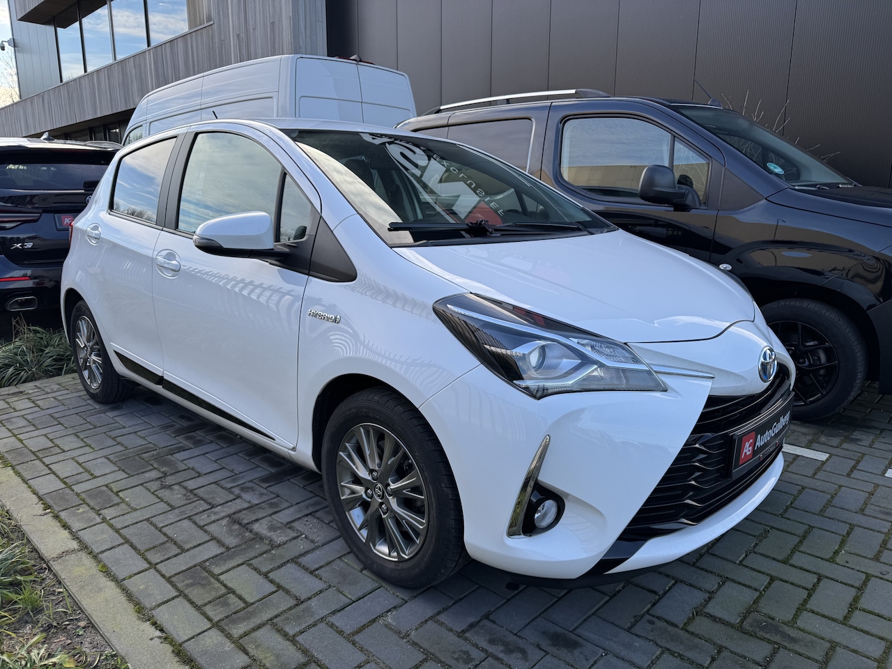 Toyota Yaris - 1.5 Hybrid Executive Navigatie Bleutooth Lichtmetalen velgen. - AutoWereld.nl