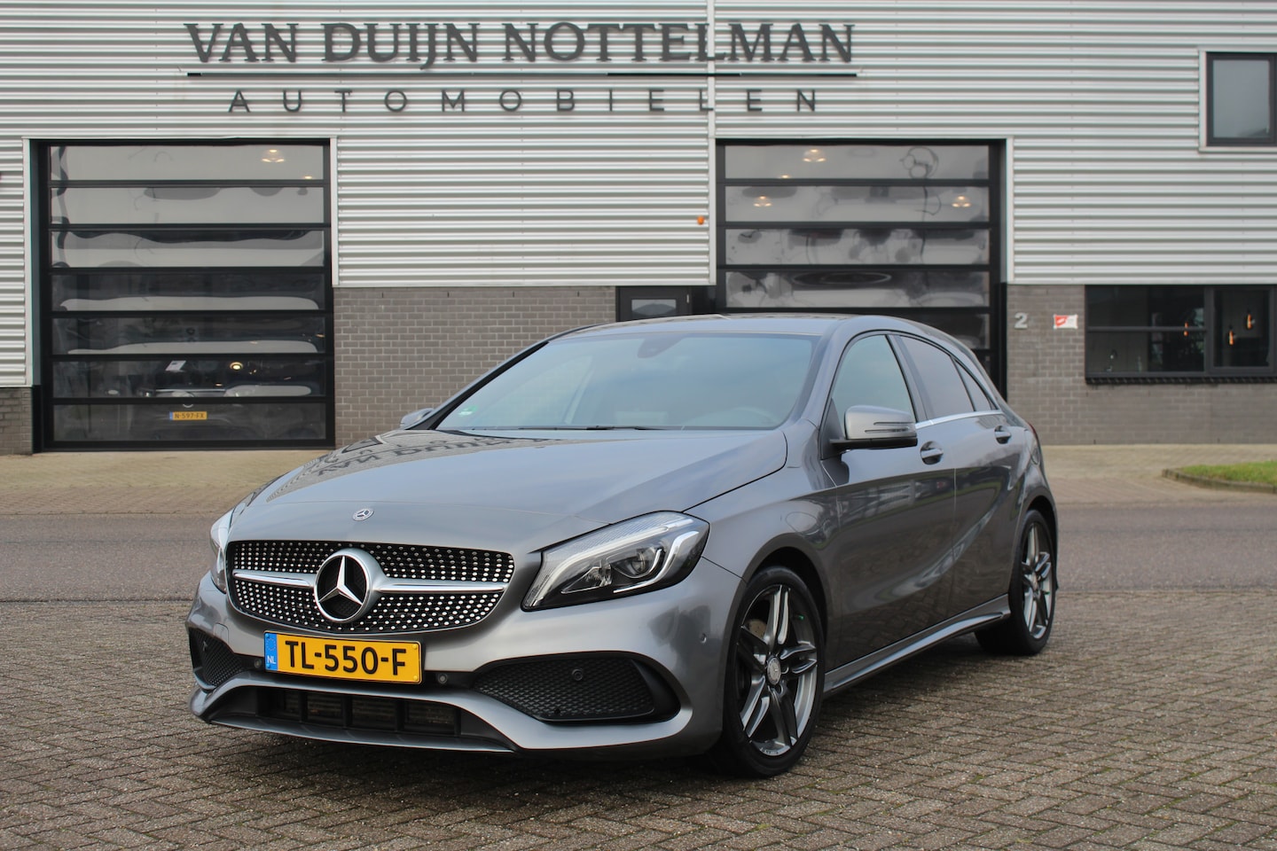 Mercedes-Benz A-klasse - 180 Ambition / AMG / Keyless / N.A.P - AutoWereld.nl