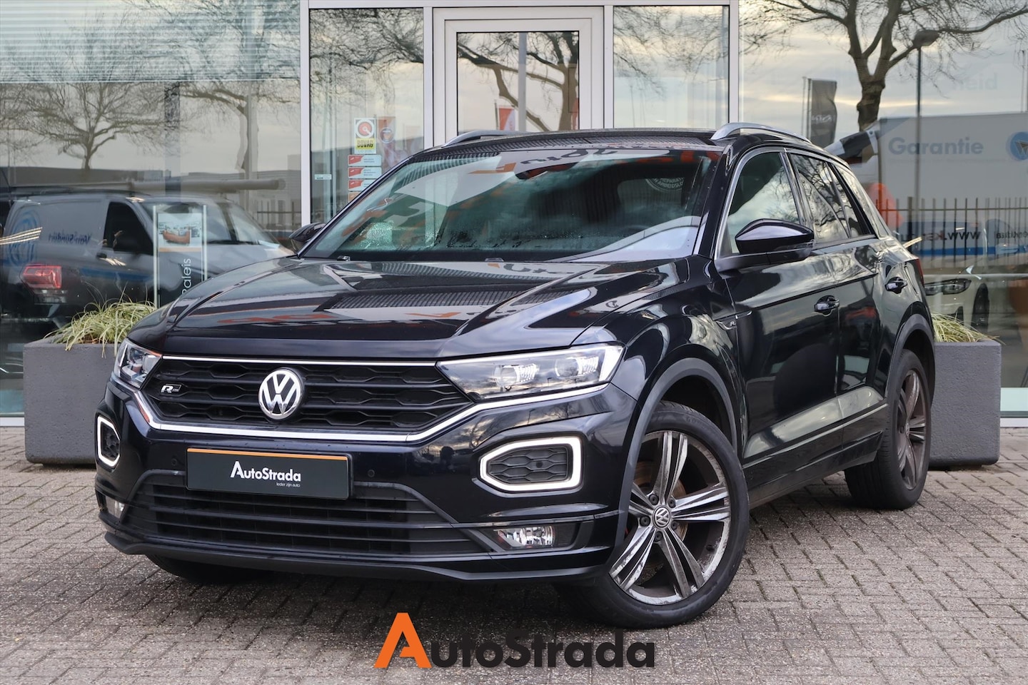 Volkswagen T-Roc - 1.5 TSI R-LINE 150pk I Carplay | Virtual | DAB | Navigatie I Camera I ACC I Climate I - AutoWereld.nl