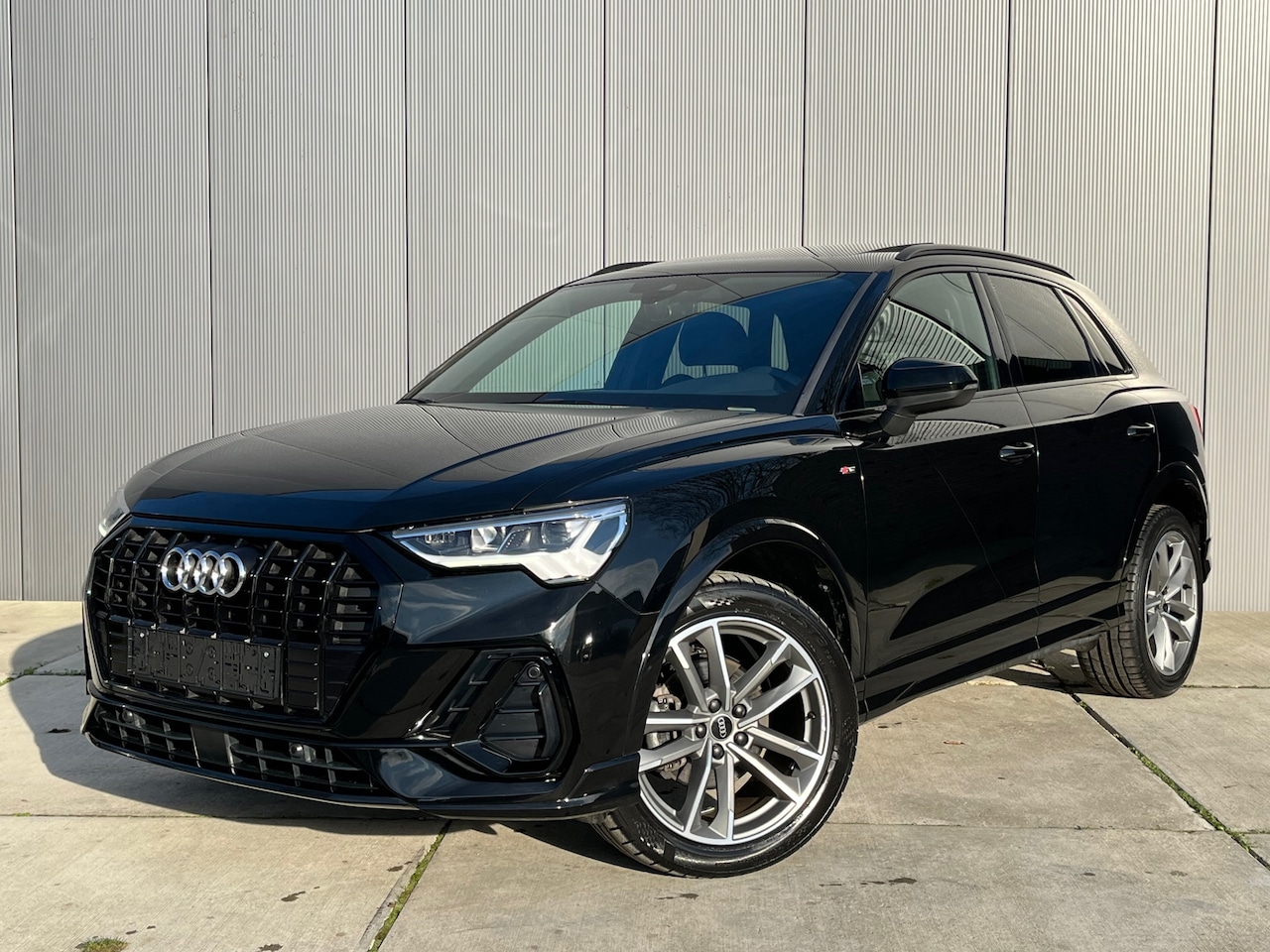 Audi Q3 - 35 TFSI S edition / Panoramadak / Sfeerverlichting / S-Line - AutoWereld.nl