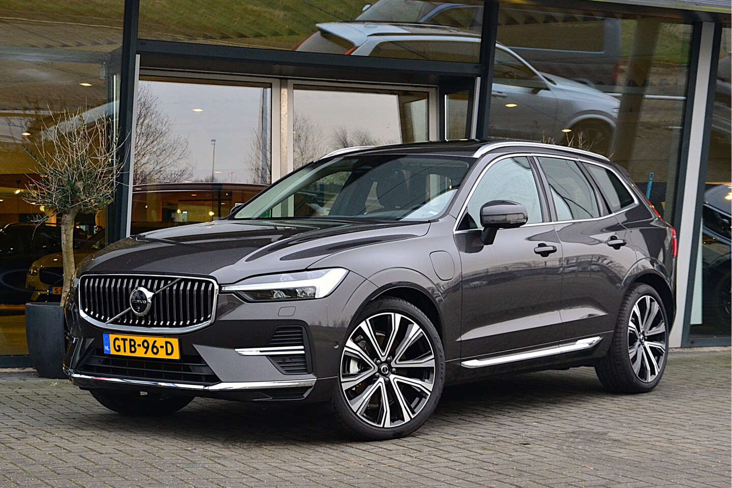 Volvo XC60 - T6 AWD Ultimate Bright | Luchtvering | Harman/Kardon | 360° Camera | Panoramadak | Adaptiv - AutoWereld.nl