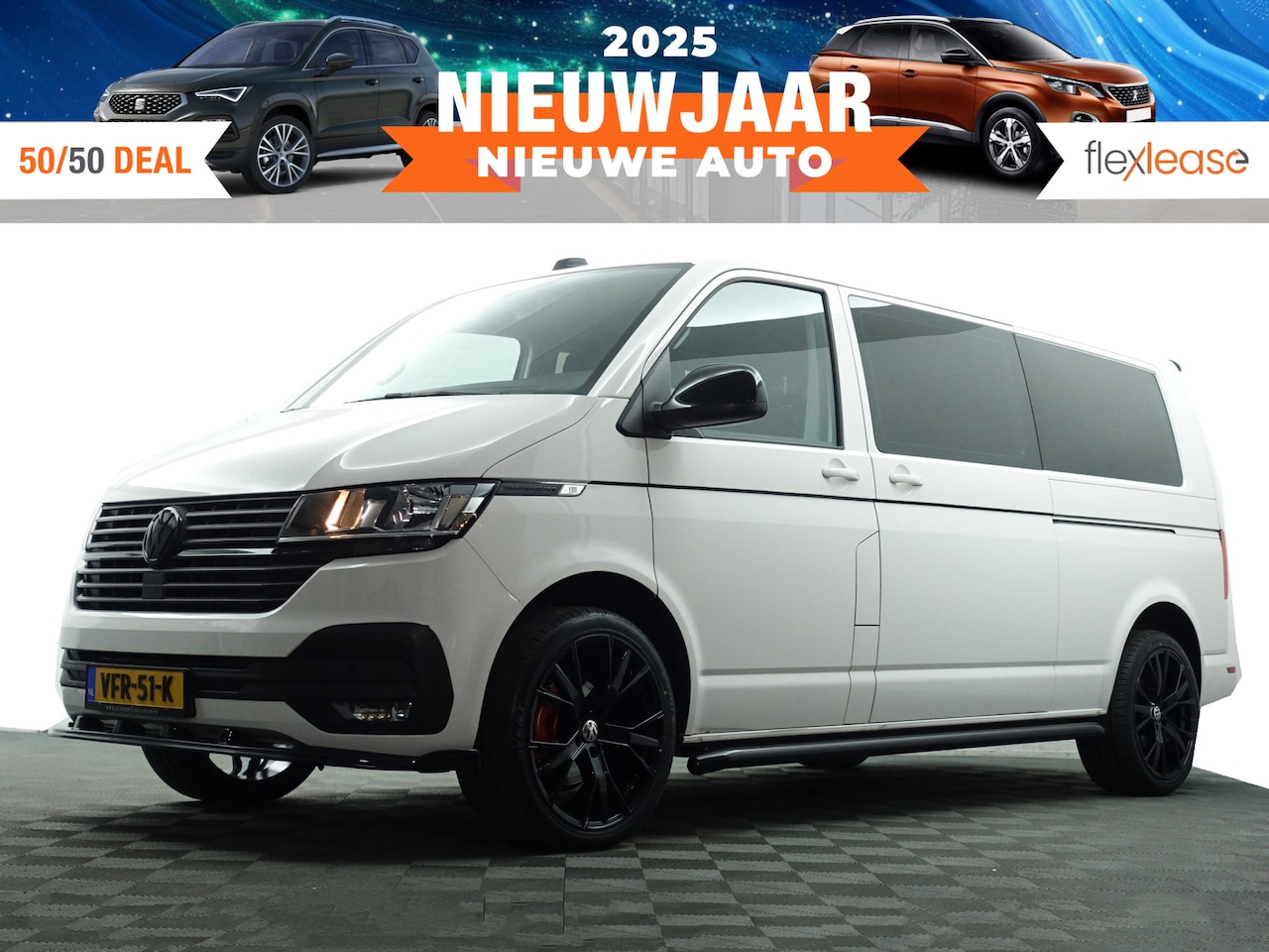 Volkswagen Transporter - 2.0 TDI Euro 6 150Pk L2 Bulli R-line+ Aut- Dubbele Cabine, 6 Pers, 2x Schuifdeur, CarPlay, - AutoWereld.nl