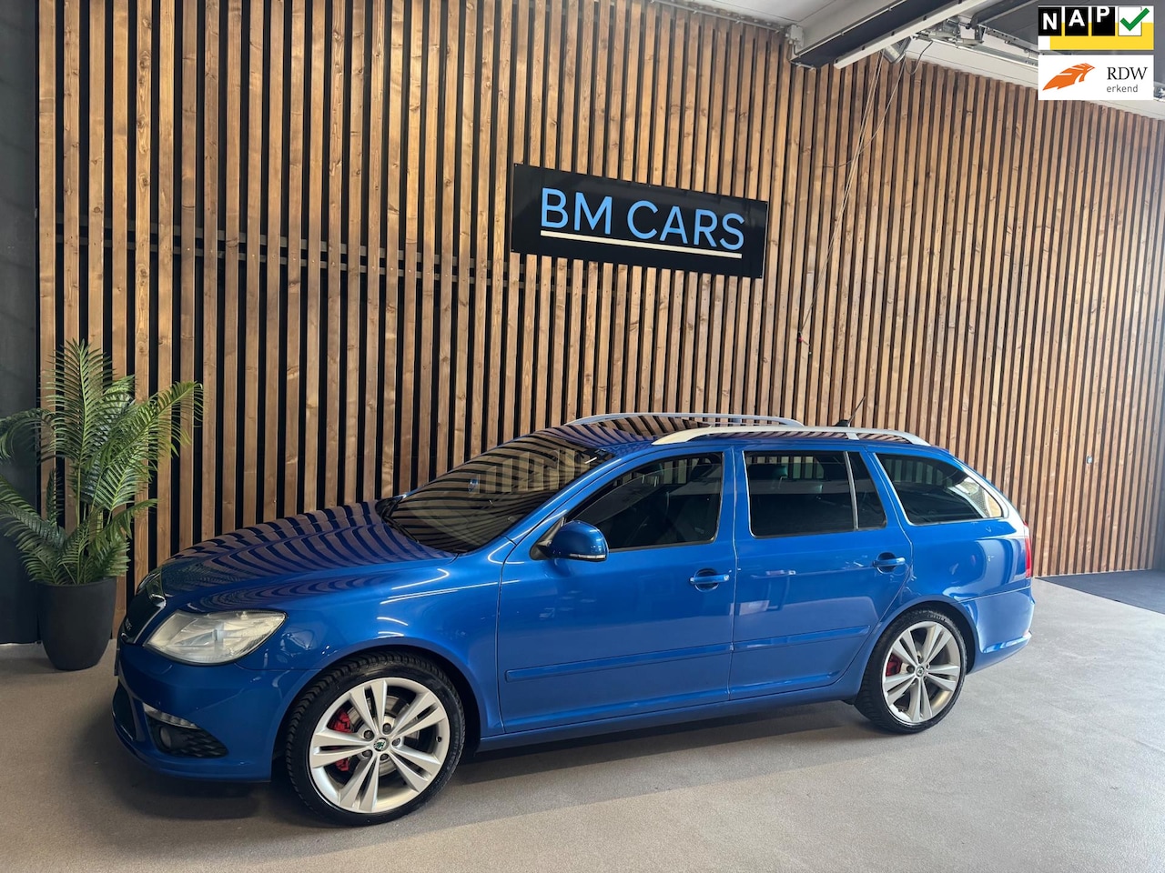 Skoda Octavia Combi - 2.0 TFSI RS DSG,Schuifdak,Xenon,Trekhaak - AutoWereld.nl