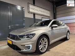 Volkswagen Passat - 1.4 TSI GTE Highline Panoramadak Digidash Stoelverwarming NAP