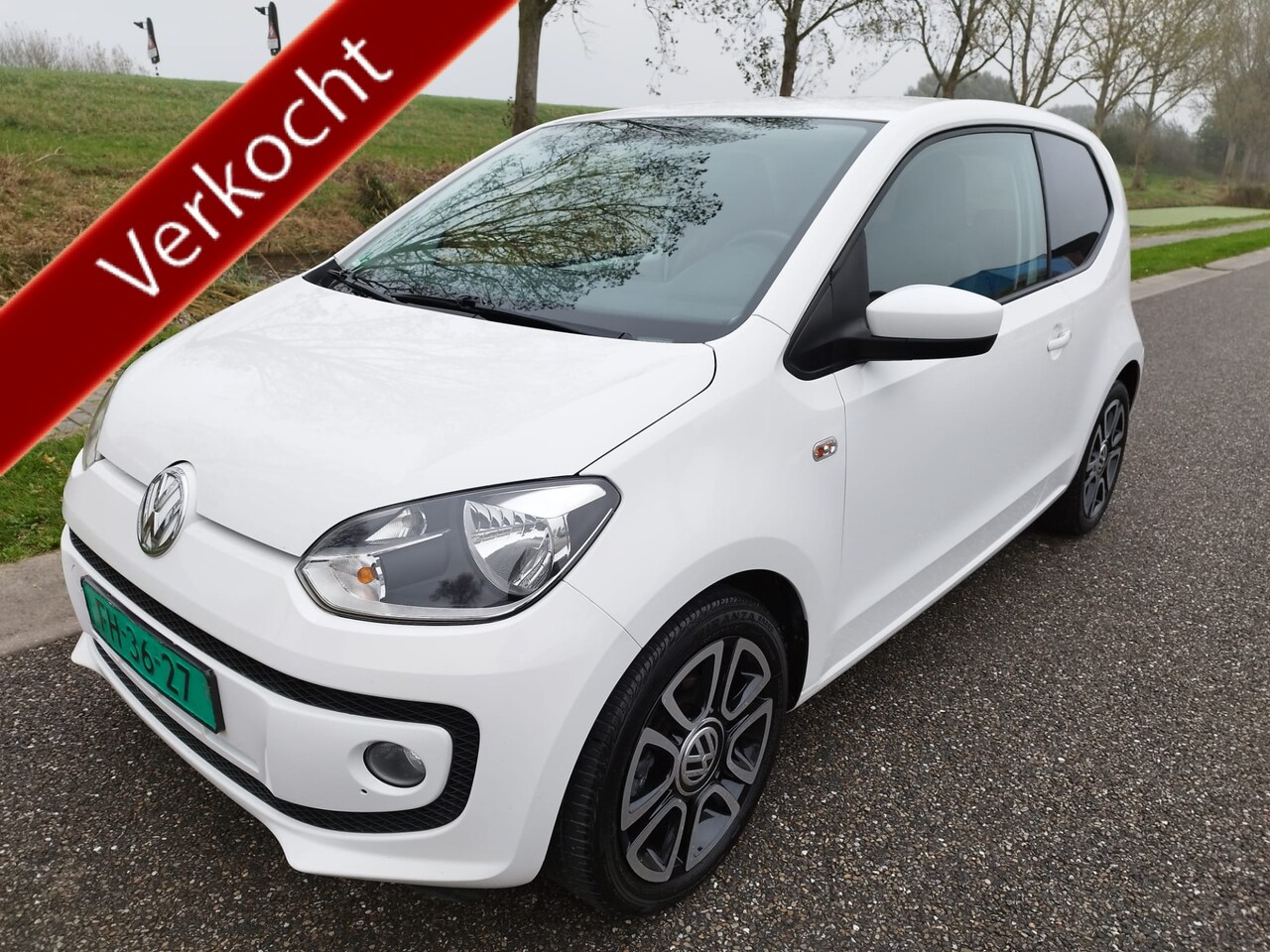 Volkswagen Up! - 1.0 move up! ** 121.257 km ** Airco ** LM velgen ** Stoelverwarming ** - AutoWereld.nl