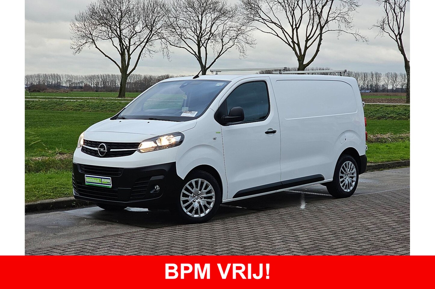 Opel Vivaro - 2.0 CDTI L2H1 Edition Navi Airco Trekhaak Camera Pdc 3-Zits NAP Euro6 - AutoWereld.nl