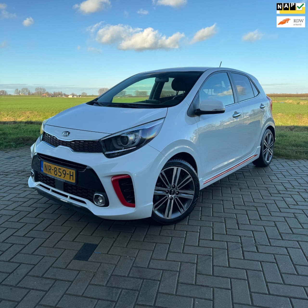 Kia Picanto - 1.2 CVVT GT GT-Line 2017 Stoelverwarming Airco LM velgen Navigatie Camera Lederen bekledin - AutoWereld.nl