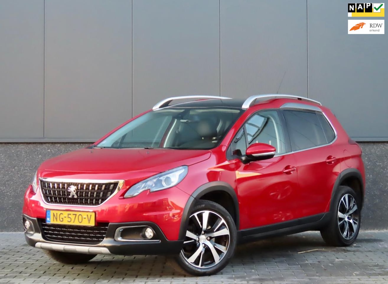 Peugeot 2008 - 1.2 Allure Panorama dak | Navigatie | NAP - AutoWereld.nl