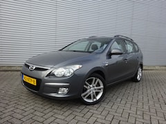 Hyundai i30 CW - 1.6i Blue Dynamic Leder / Climate control / Lm velgen