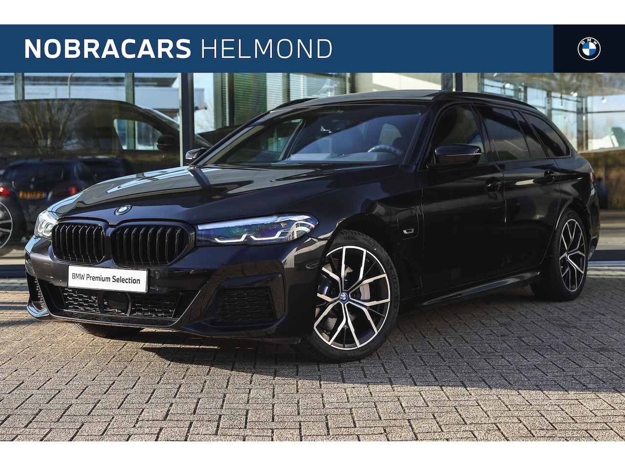 BMW 5-serie Touring - 530e xDrive High Executive M Sport Automaat / Panoramadak / Sportstoelen / Stoelverwarming - AutoWereld.nl