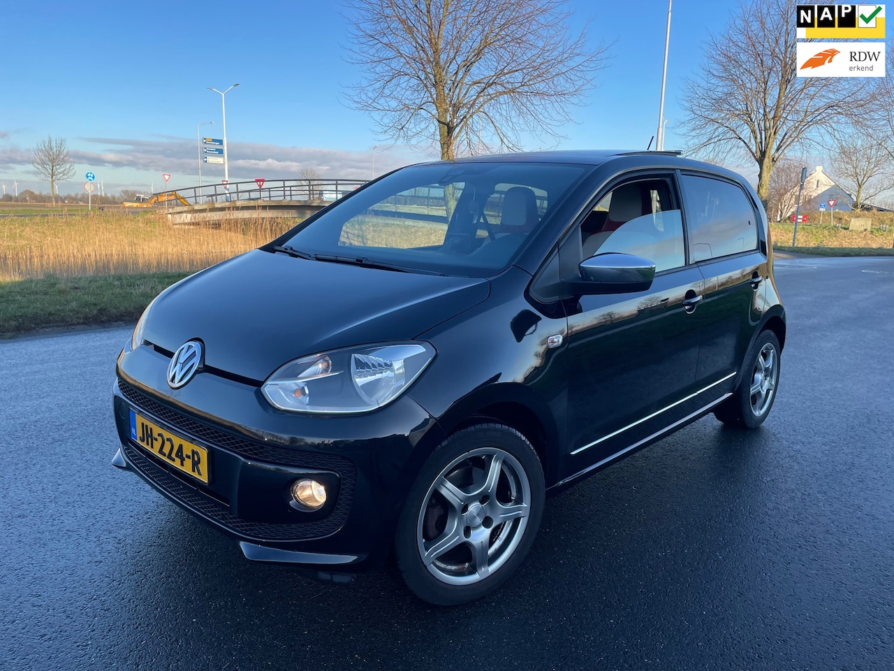 Volkswagen Up! - 1.0 high up! PANO/NAVI/VELGEN/CRUISE - AutoWereld.nl