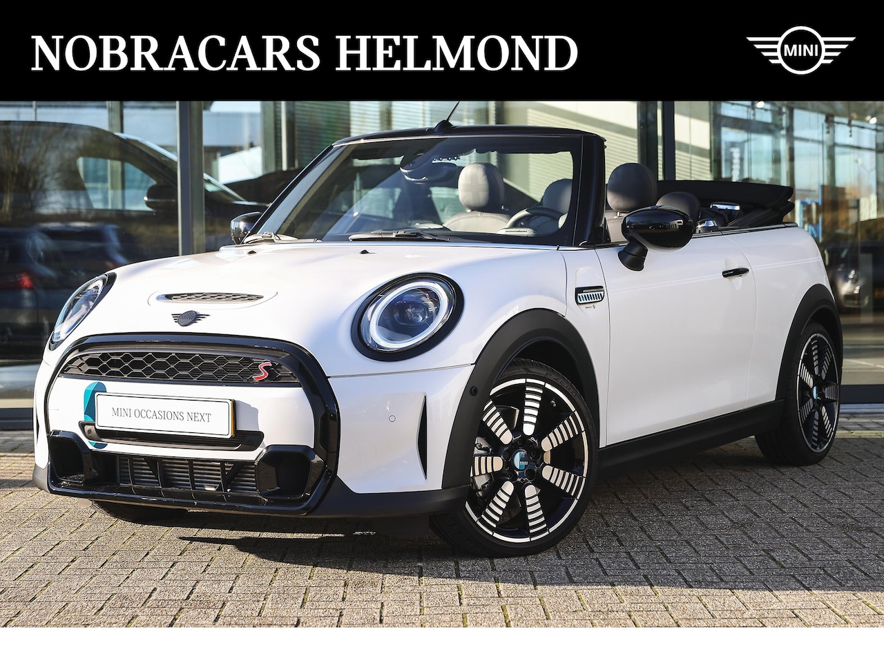 MINI Cabrio - Cooper S Classic Automaat / Premium Plus Pakket / Achteruitrijcamera / Sportstoelen / LED - AutoWereld.nl