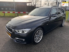 BMW 3-serie Touring - 320i luxury Panodak LED Leder Trekhaak 18inch