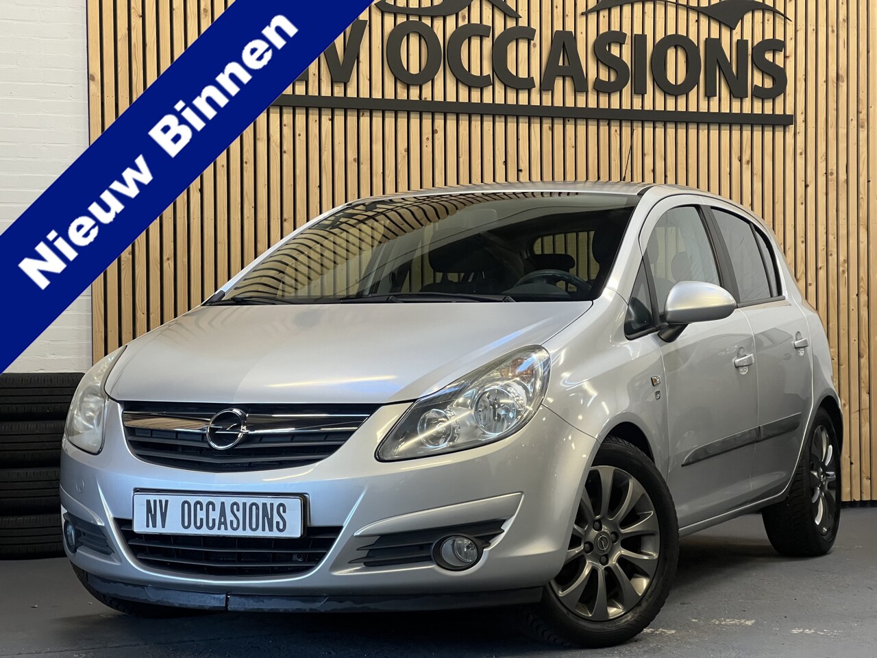 Opel Corsa - 1.2-16V '111' Edition AIRCO/5DRS/CRUISE/NAP/APK/109DKM!! - AutoWereld.nl