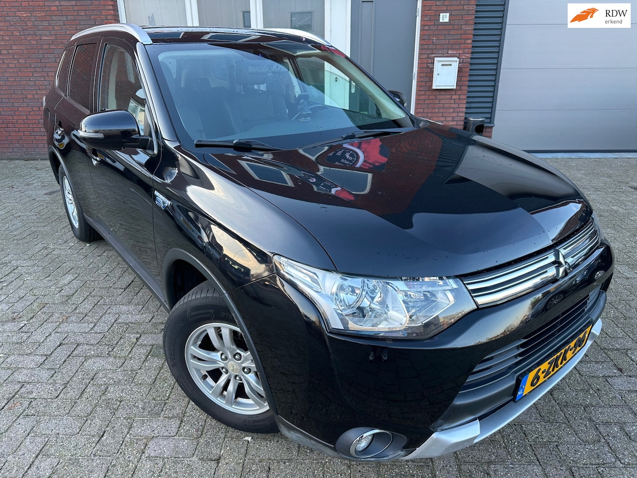 Mitsubishi Outlander - 2.0 PHEV Business Edition X-Line / Navi / Camera / Leder / Clima - AutoWereld.nl