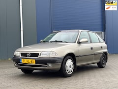 Opel Astra - 1.6i Sprint