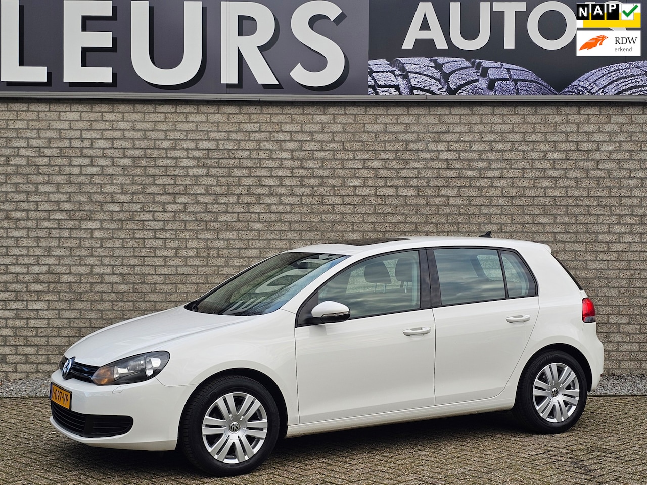 Volkswagen Golf - 1.2 TSI Trendline Airco/Stoelverwarming/Schuifdak - AutoWereld.nl