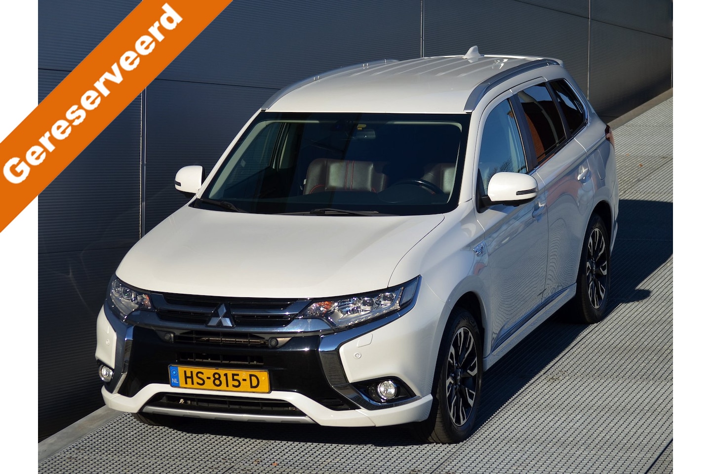 Mitsubishi Outlander - PHEV 2.0 INSTYLE 4WD | PLUG IN HYBRID | V2G | FULL OPTIONS | ALL SEASON BANDEN | TREKHAAK - AutoWereld.nl