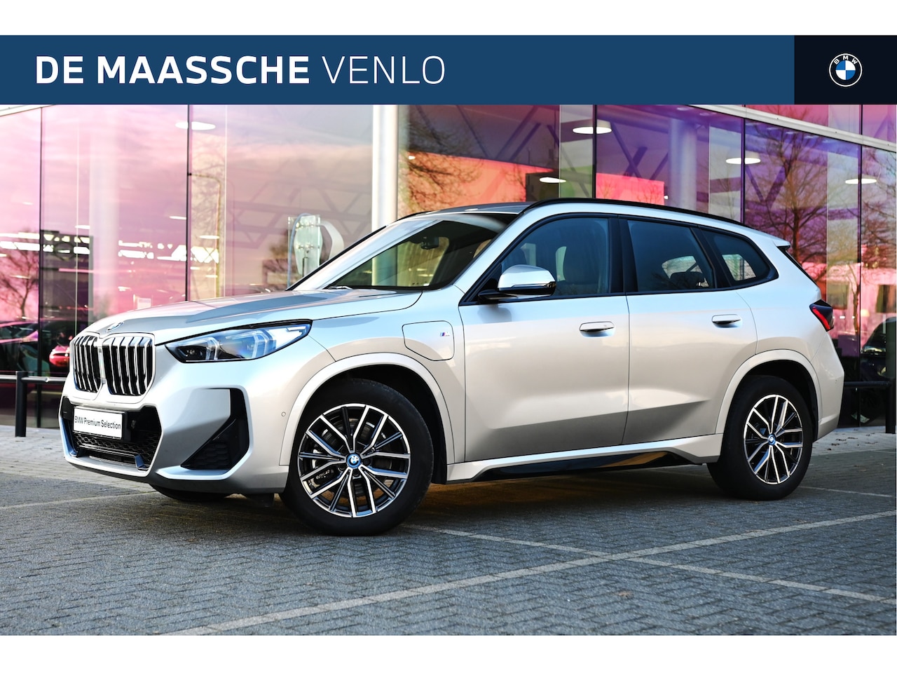 BMW X1 - xDrive25e Executive M Sport Automaat / Sportstoelen / Stoelverwarming / Adaptief M Onderst - AutoWereld.nl