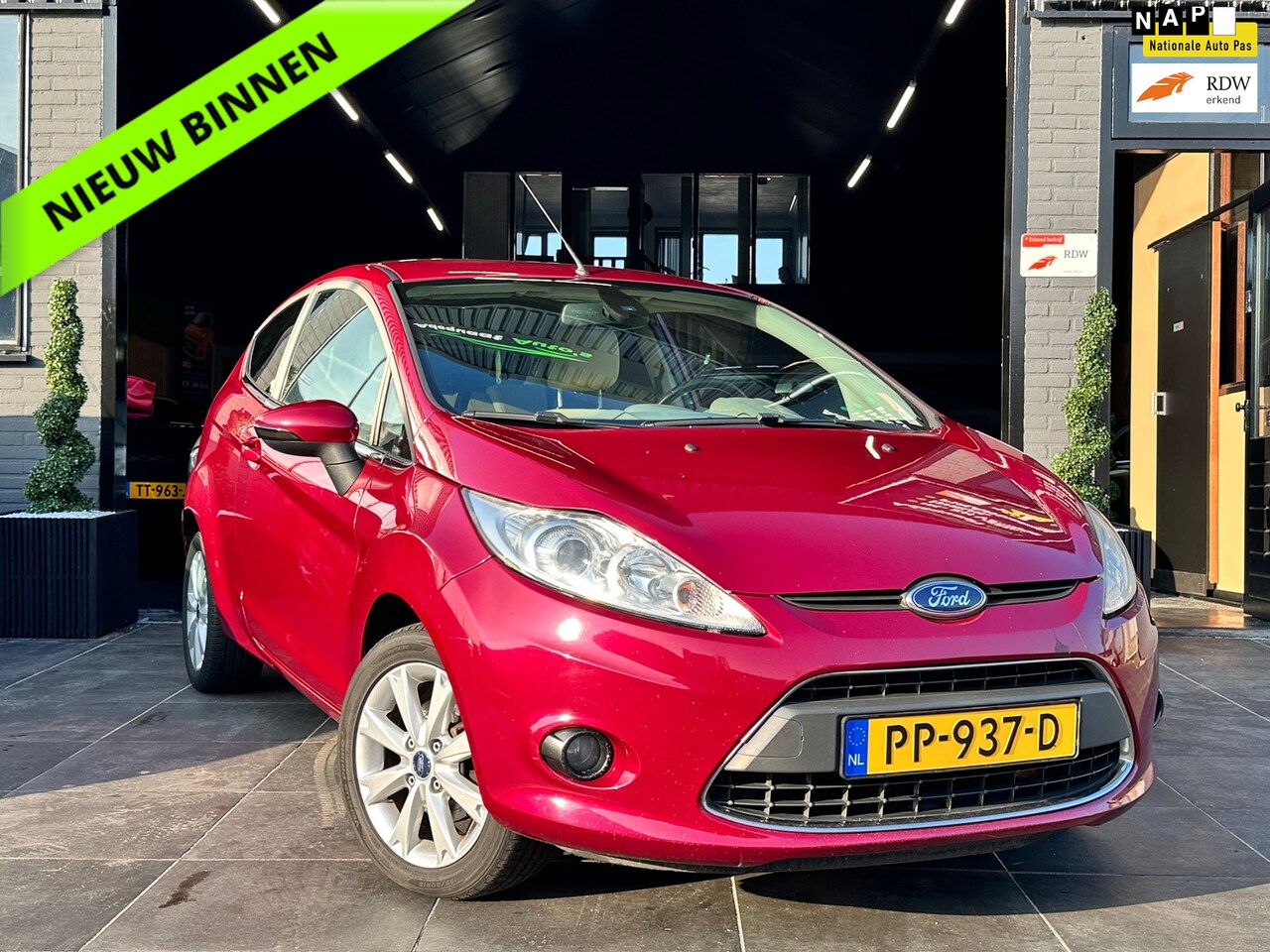 Ford Fiesta - 1.6 Ghia |APK |Stoelverwarming| Luxe uitvoering - AutoWereld.nl