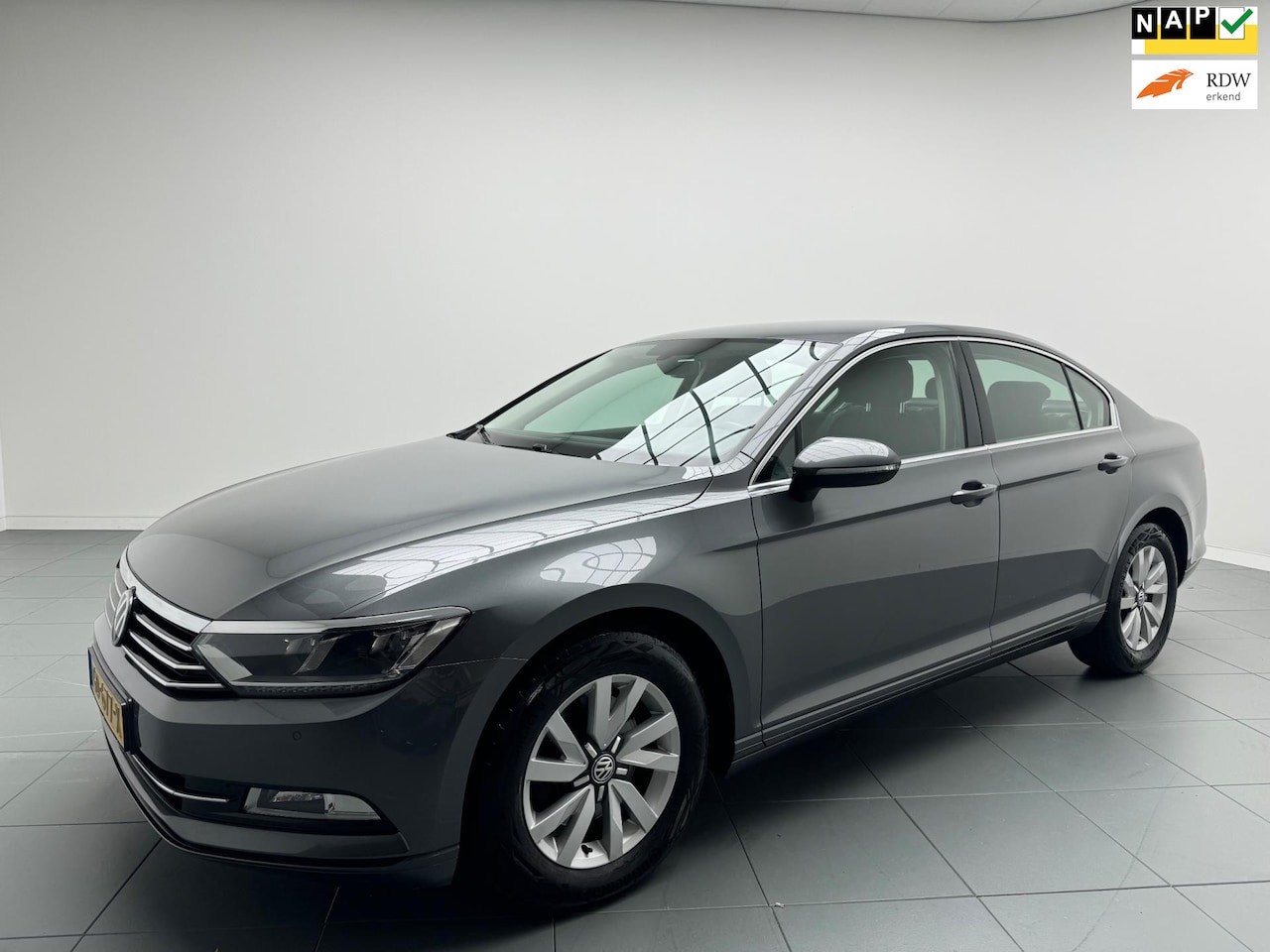 Volkswagen Passat - 1.6 TDI Business Edition 120 Pk Automaat Airco Navi Xenon Pdc Duitse Papieren - AutoWereld.nl