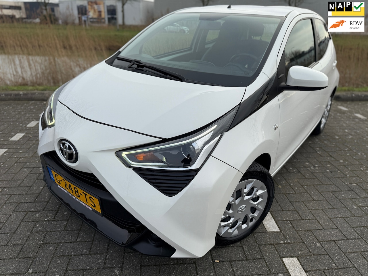 Toyota Aygo - 1.0 VVT-i x-play*NAVI*CarPlay*APK*NAP*CRUISE*AIRCO*CAMERA*BLUETOOTH - AutoWereld.nl