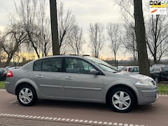 Renault Mégane - 1.6-16V Privilège Luxe PANORAMAKEYLESSCLIMAKOOPJE