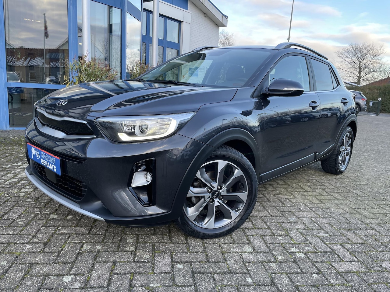 Kia Stonic - 1.0 T-GDi DynamicPlusLine 120 pk | Automaat, 19 inch velgen, Half Leder, Privacy Glass, Na - AutoWereld.nl