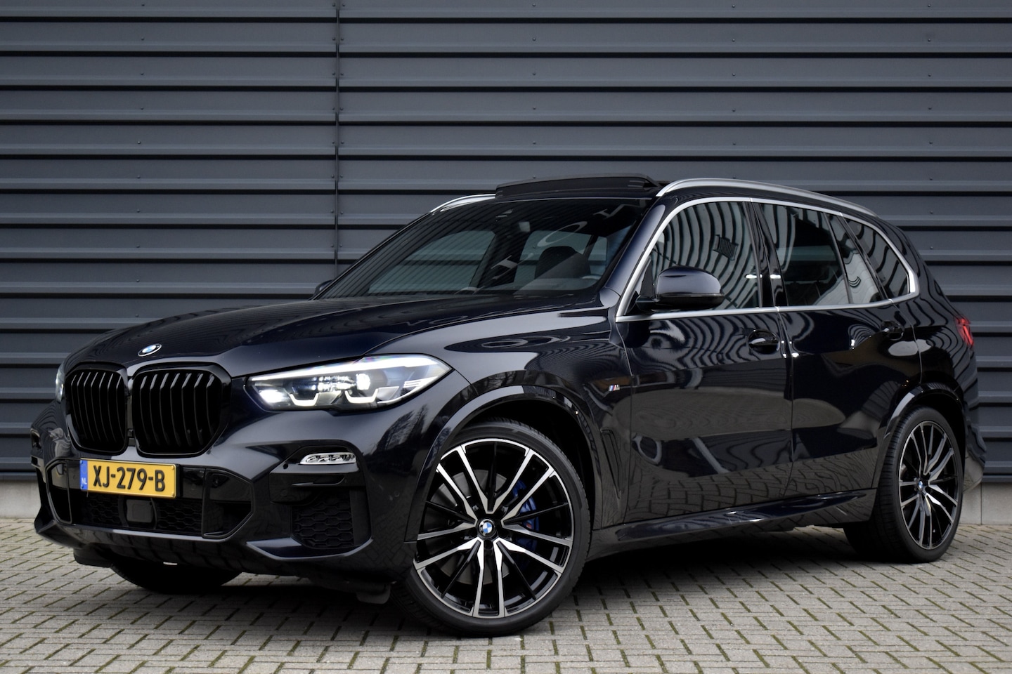 BMW X5 - xDrive40i M Sport | Panoramadak | 22'' Velgen | Luchtvering | 4-Wiel Besturing | Harman/Ka - AutoWereld.nl